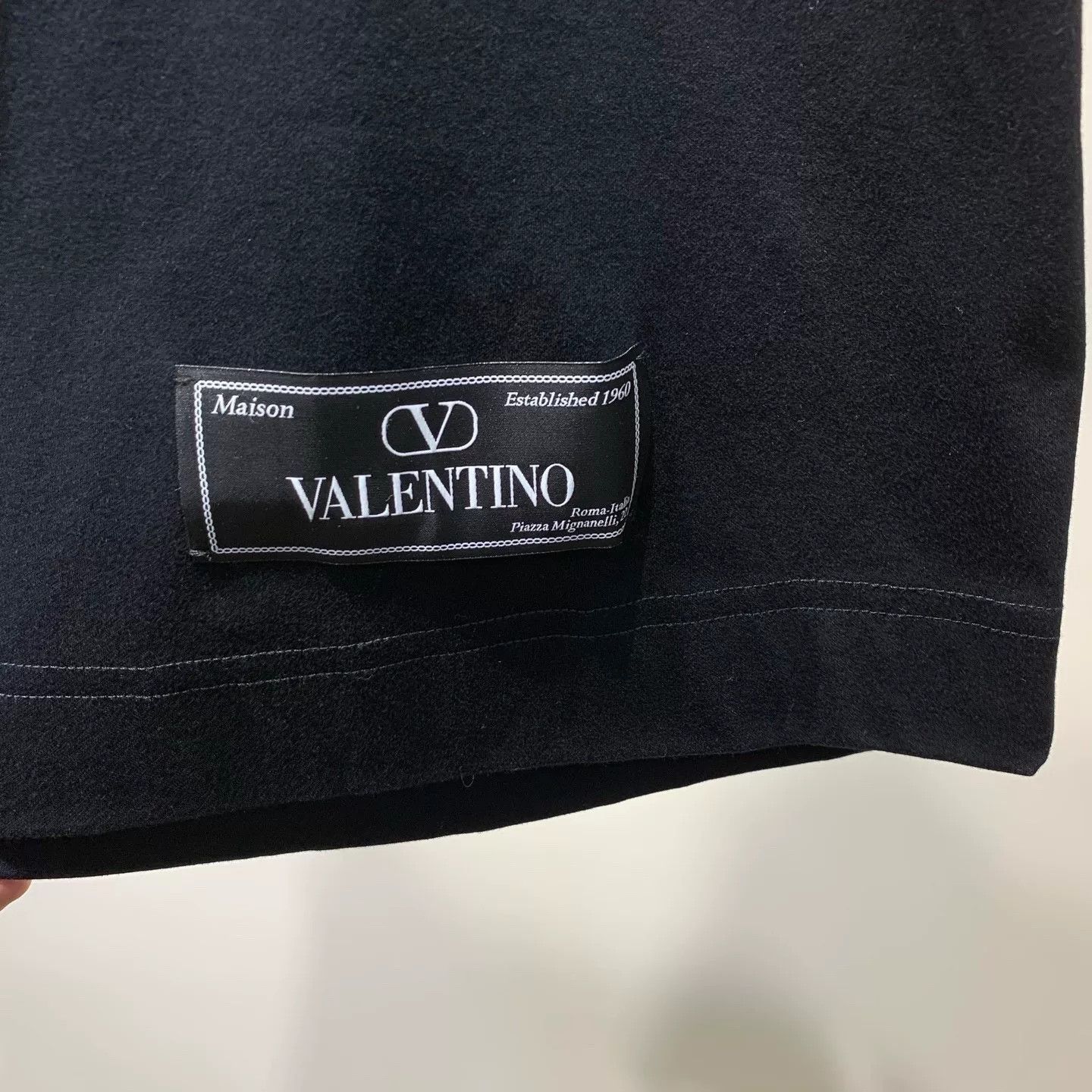 Valentino Valentino Badge Short Sleeve T-Shirt Size US L / EU 52-54 / 3 - 3 Thumbnail
