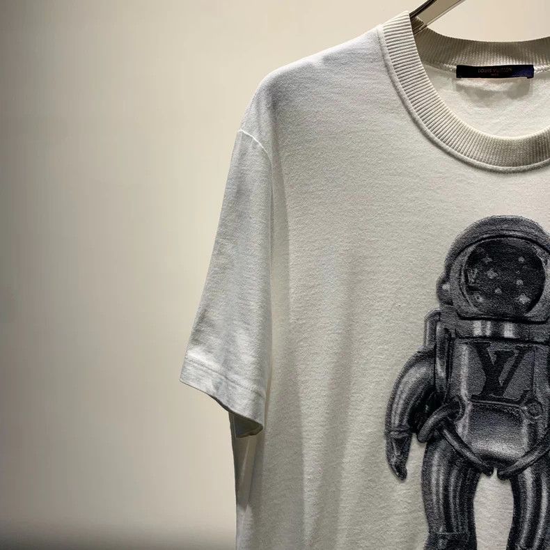 Louis Vuitton Louis Vuitton Astronaut Logo Print T-Shirt Size US L / EU 52-54 / 3 - 5 Thumbnail