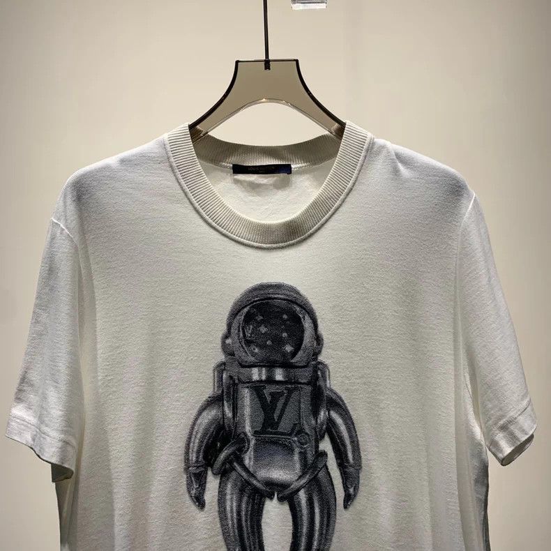 Louis Vuitton Louis Vuitton Astronaut Logo Print T-Shirt Size US L / EU 52-54 / 3 - 3 Thumbnail