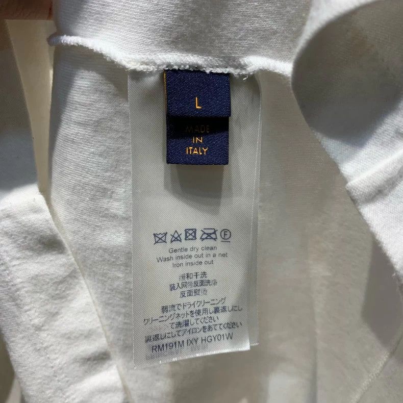 Louis Vuitton Louis Vuitton Astronaut Logo Print T-Shirt Size US L / EU 52-54 / 3 - 7 Thumbnail