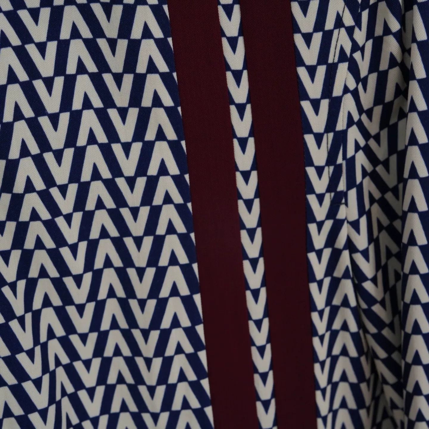 Valentino valentino v logo full print jacket size 44 Size US L / EU 52-54 / 3 - 6 Thumbnail