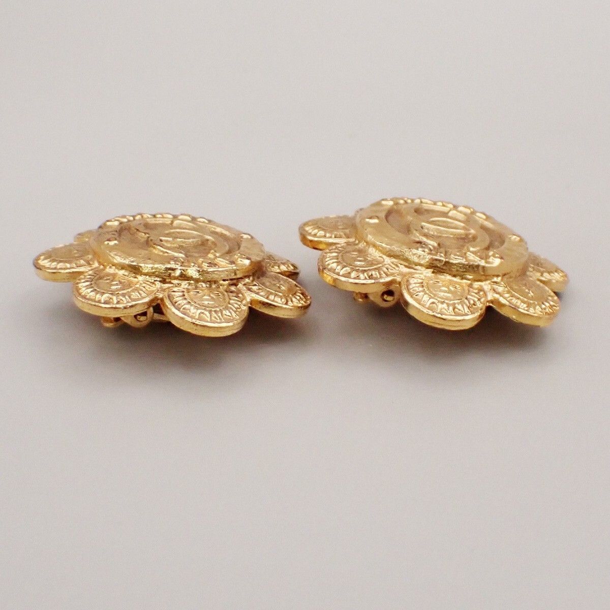 Chanel Chanel Vintage CC Flower Clip-On Earrings Metal Size ONE SIZE - 4 Thumbnail
