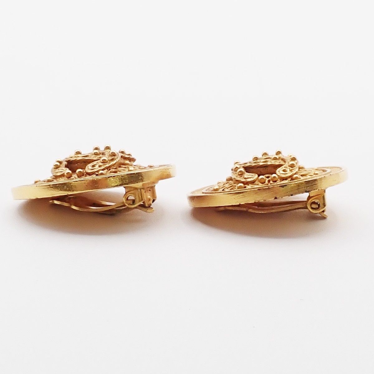 Chanel Chanel Vintage CC Round Clip-On Earrings Metal Size ONE SIZE - 3 Thumbnail
