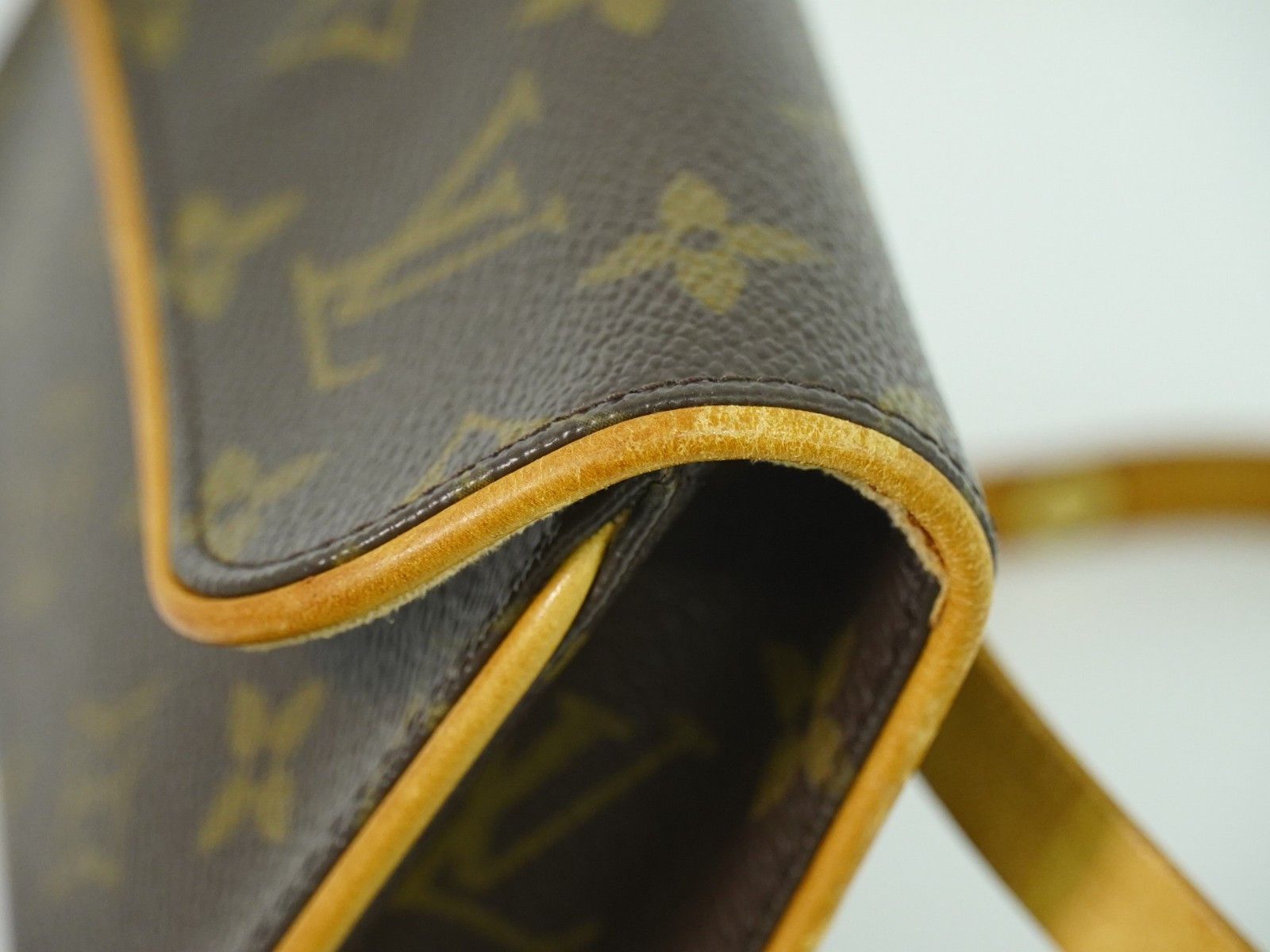 Louis Vuitton Louis Vuitton Florentine Waist Monogram Canvas Size ONE SIZE - 9 Thumbnail