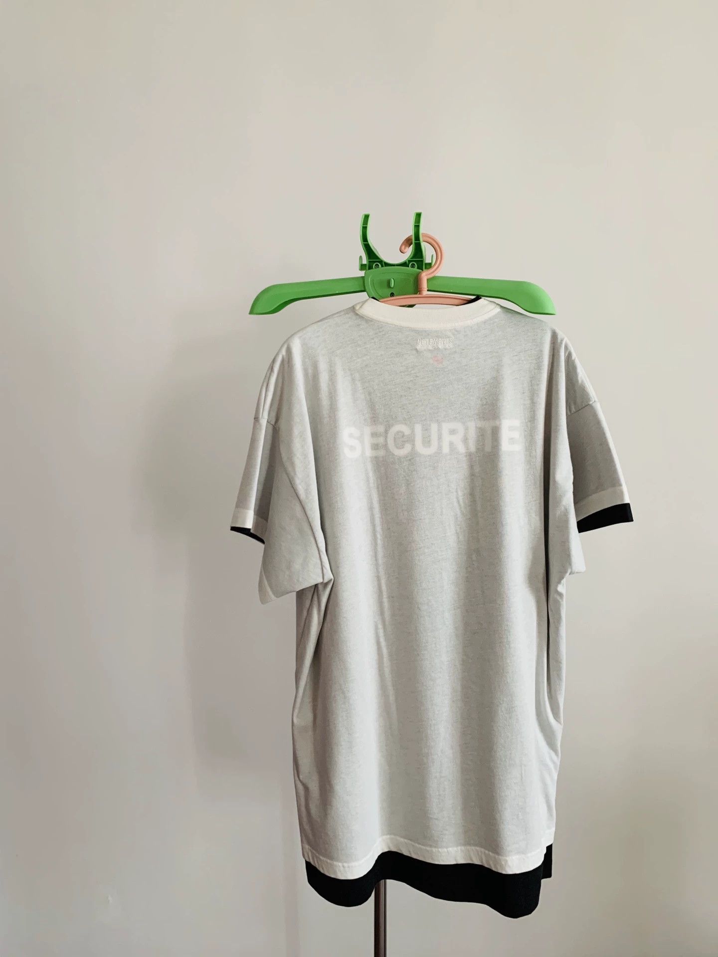 Vetements VETEMENTS 2017 Securite Tee Size US S / EU 44-46 / 1 - 2 Thumbnail