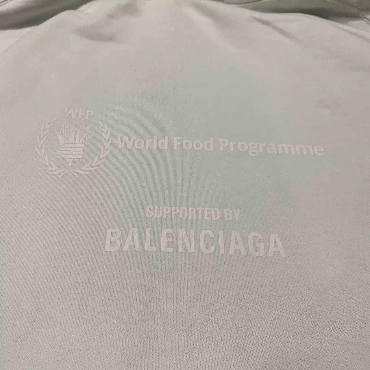 Balenciaga Balenciaga White Green Hoodie Sweatshirt Size US M / EU 48-50 / 2 - 6 Thumbnail