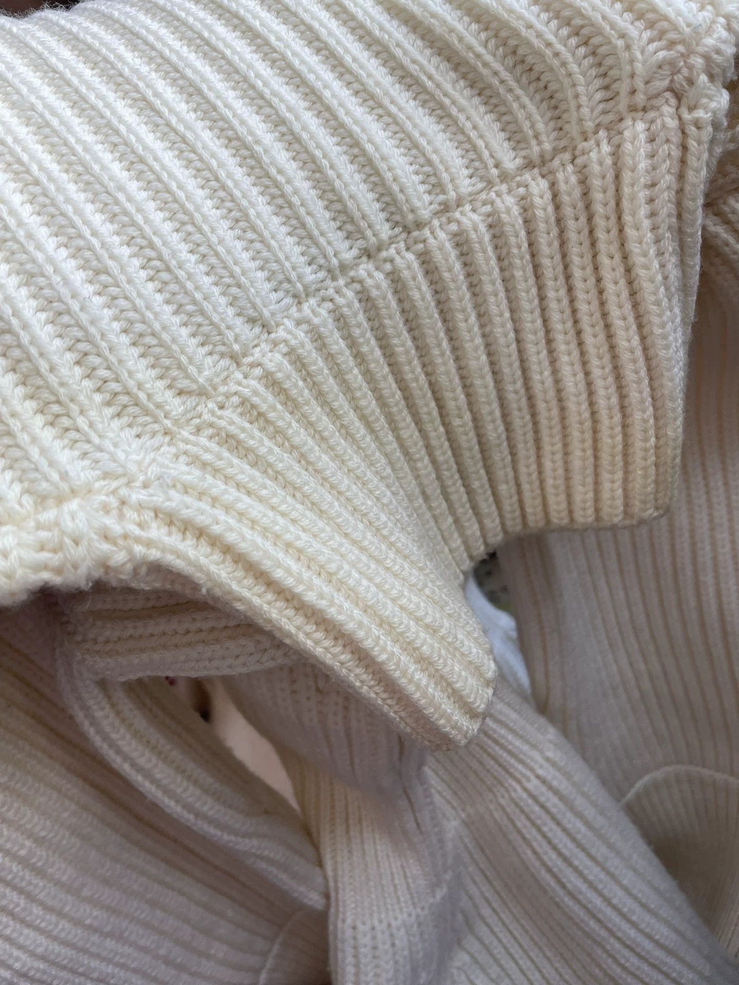 Dior white ribbed turtleneck puff sleeve sweater Size US S / EU 44-46 / 1 - 9 Thumbnail