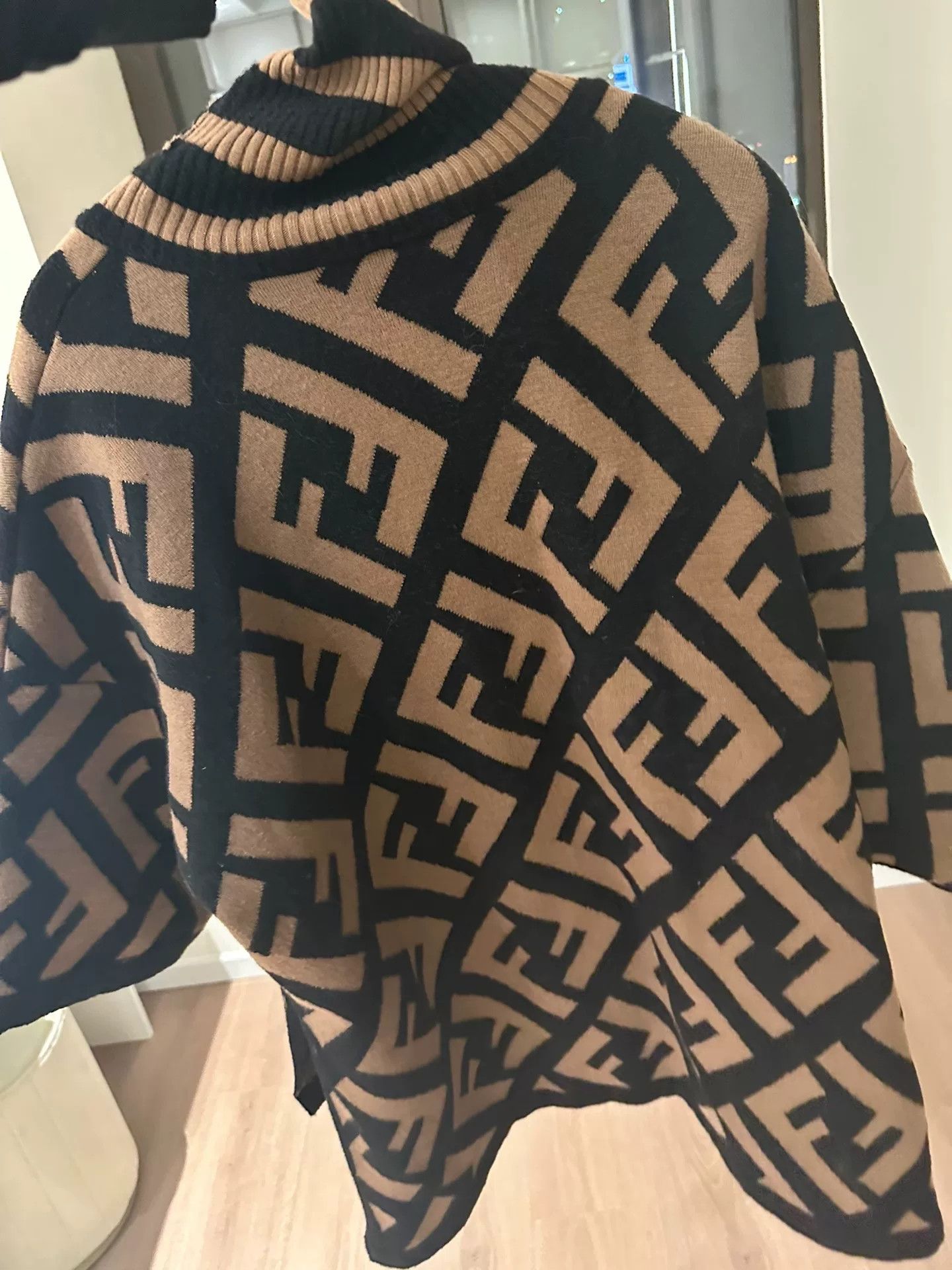 Fendi fendi logo poncho sweater in brown tones Size US M / EU 48-50 / 2 - 4 Thumbnail