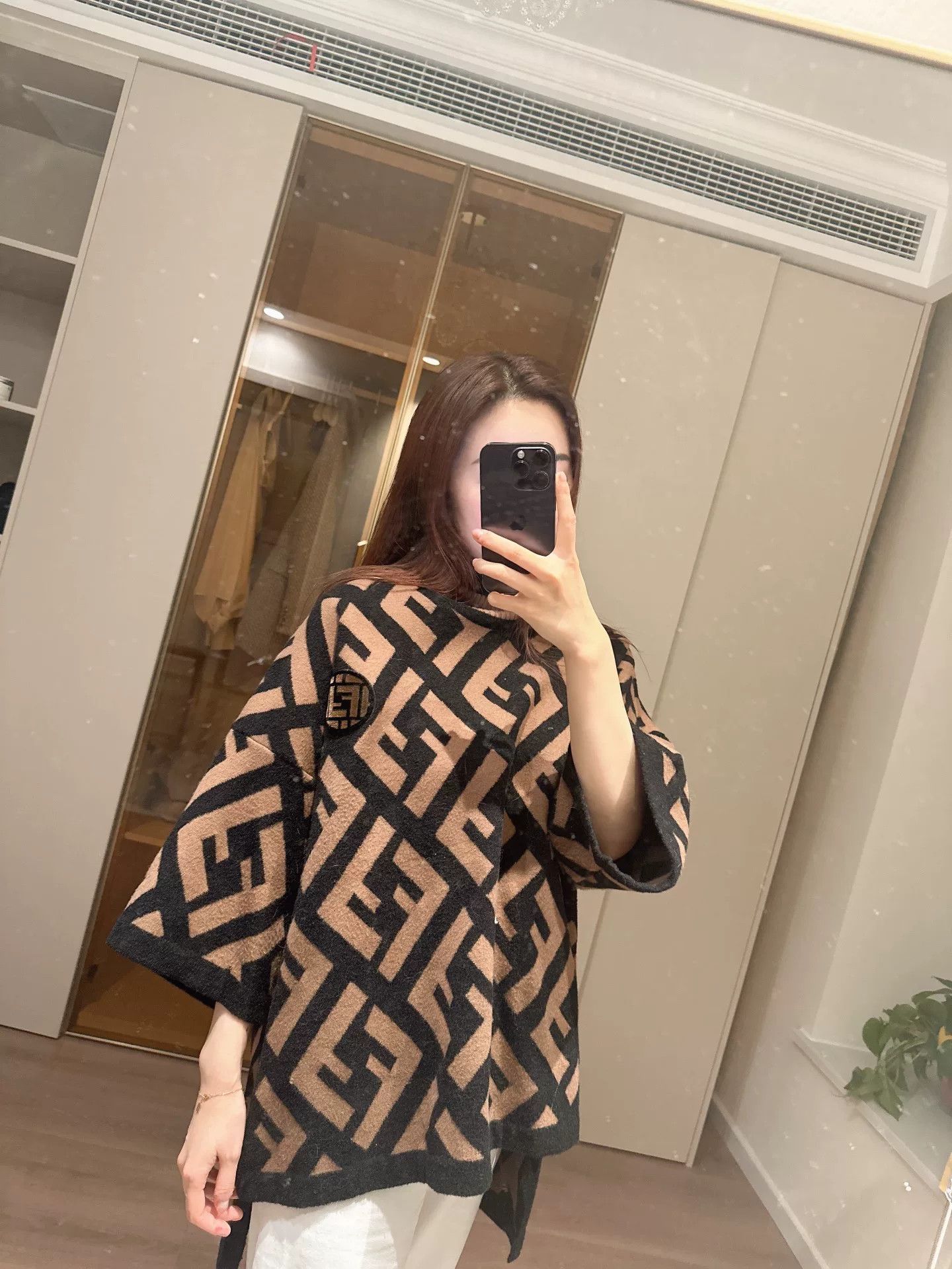 Fendi fendi logo poncho sweater in brown tones Size US M / EU 48-50 / 2 - 2 Thumbnail