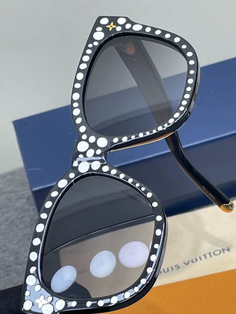 Louis Vuitton LV Kusama Collaboration Sunglasses Size ONE SIZE - 6 Thumbnail