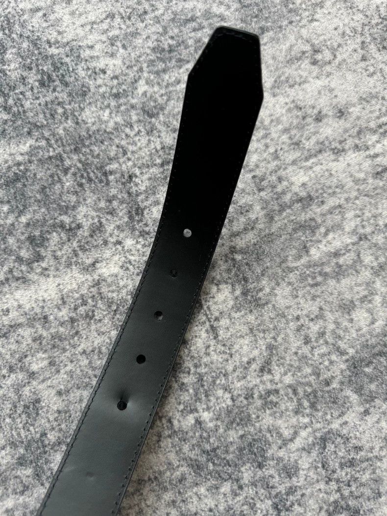Louis Vuitton Louis Vuitton Black Metal Logo Belt Size ONE SIZE - 6 Thumbnail