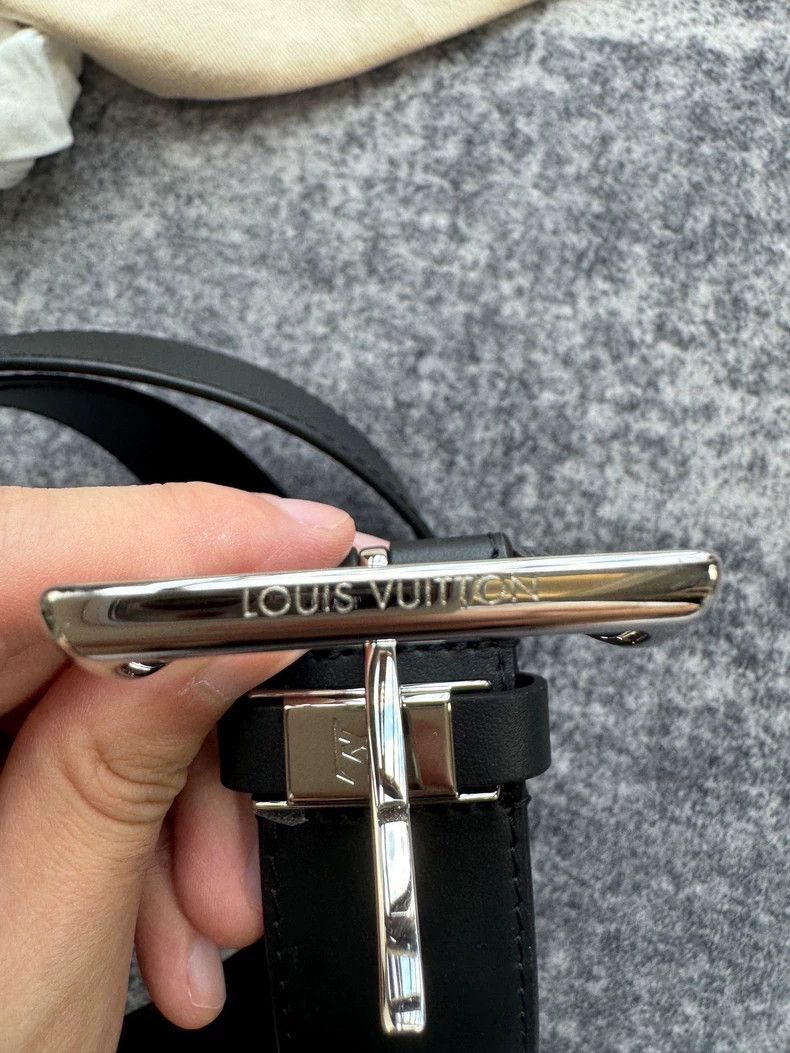Louis Vuitton Louis Vuitton Black Metal Logo Belt Size ONE SIZE - 5 Thumbnail