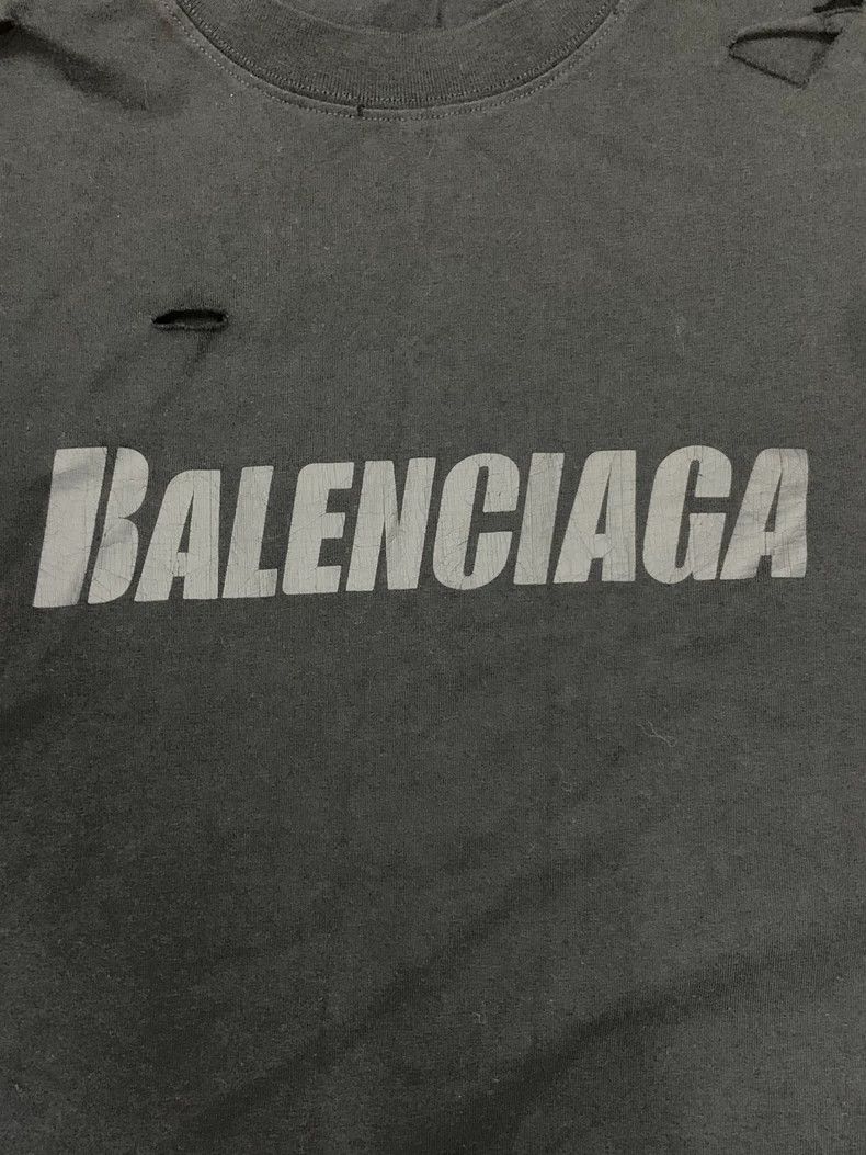 Balenciaga Balenciaga Letter Print Distressed Short Sleeve T-shirt Size US XS / EU 42 / 0 - 3 Thumbnail