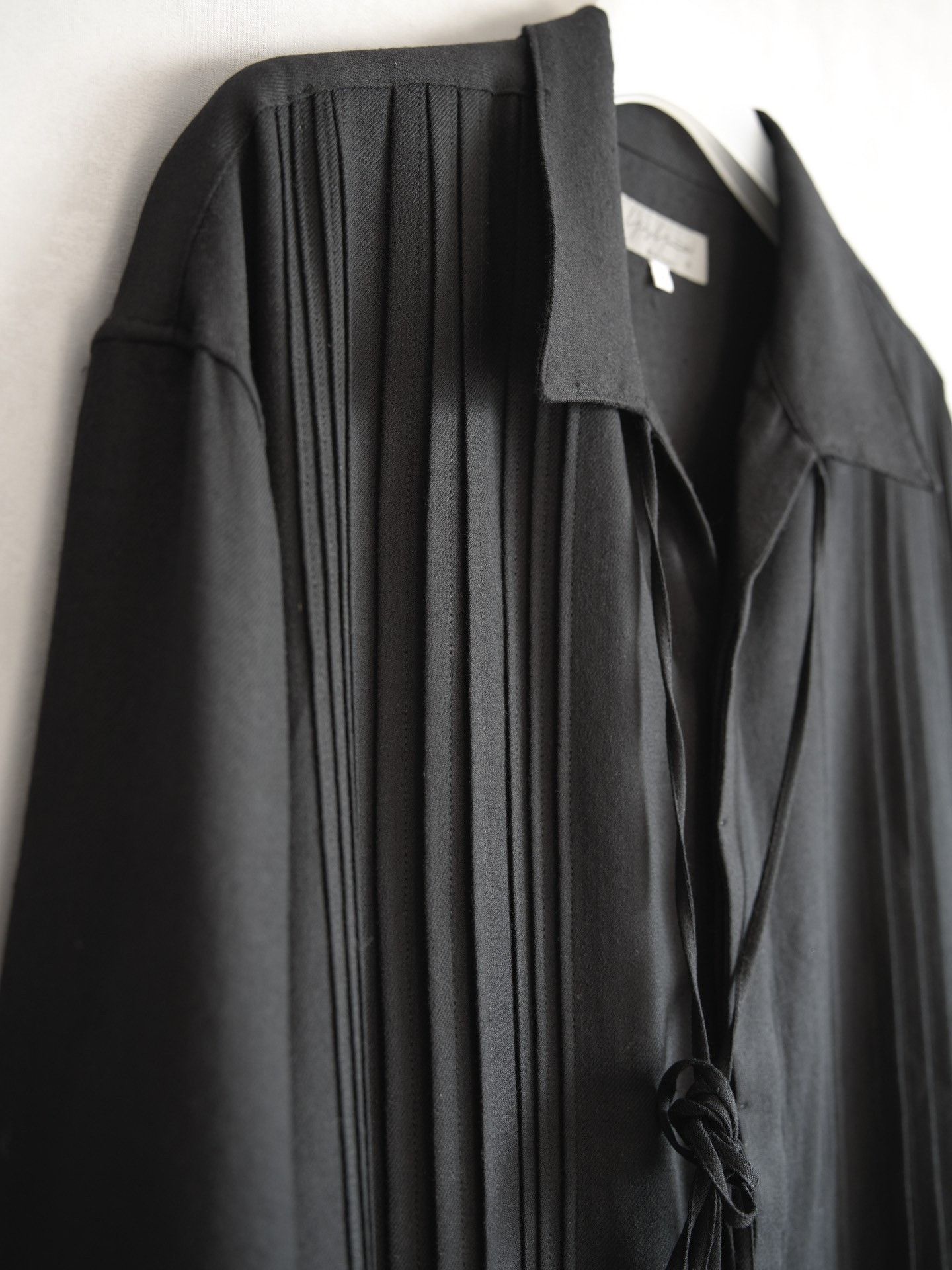 Yohji Yamamoto pleated wool long shirt by yohji yamamoto Size M / US 6-8 / IT 42-44 - 4 Thumbnail
