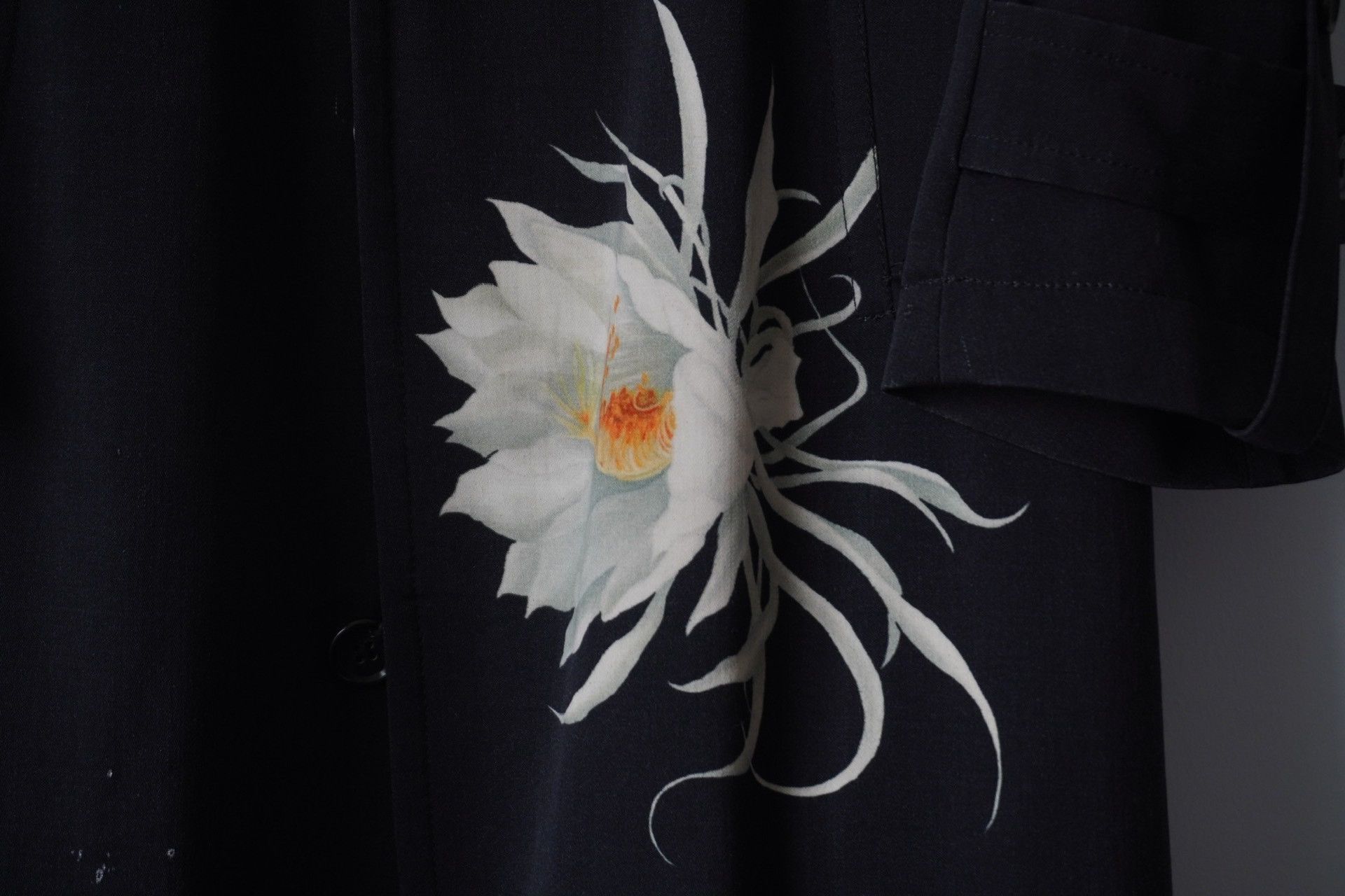 Yohji Yamamoto Yohji Yamamoto Black Coat with Floral Design Size S / US 4 / IT 40 - 3 Thumbnail