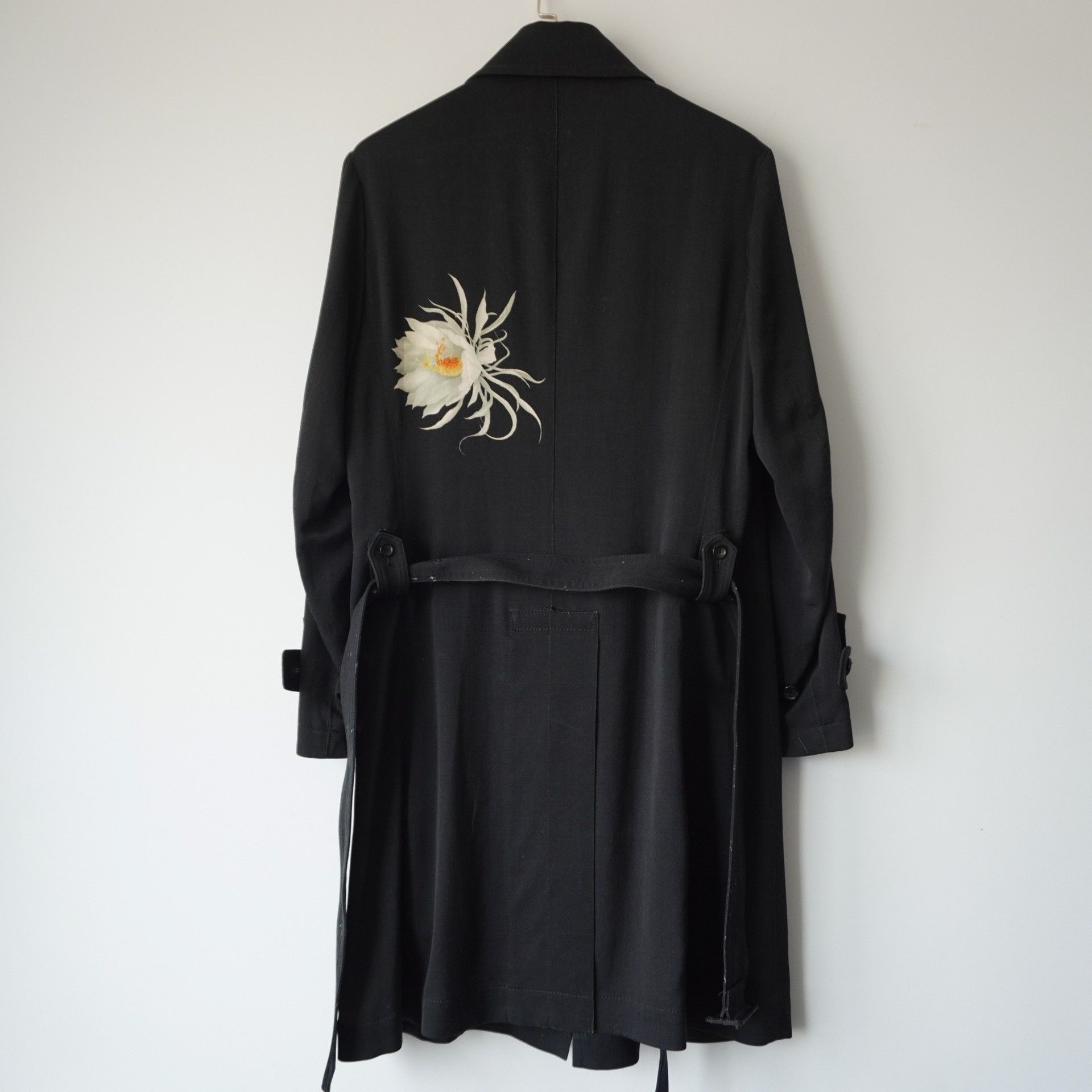Yohji Yamamoto Yohji Yamamoto Black Coat with Floral Design Size S / US 4 / IT 40 - 2 Thumbnail