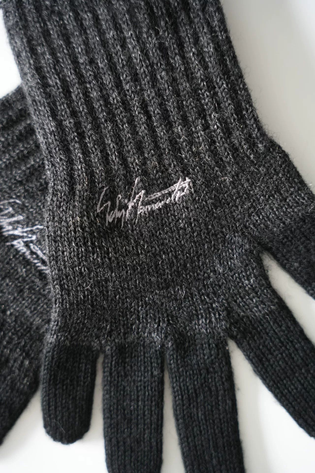 Yohji Yamamoto Yohji Yamamoto Black Gray Embroidered Gloves Size ONE SIZE - 4 Thumbnail