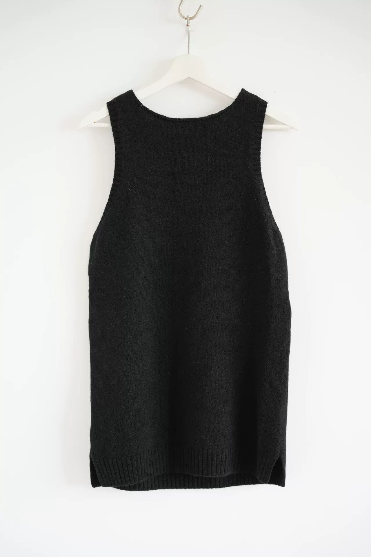 Yohji Yamamoto black sleeveless knit vest with floral design Size US L / EU 52-54 / 3 - 2 Thumbnail