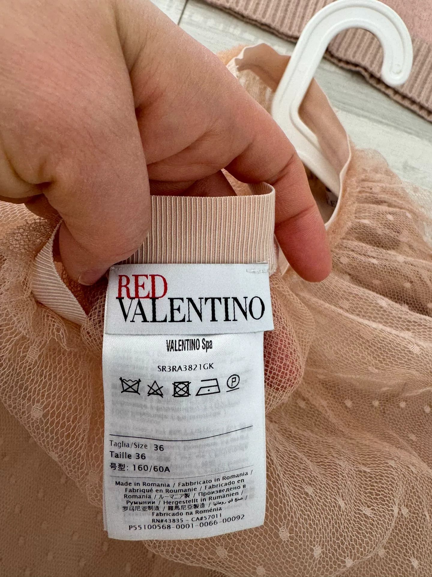 Valentino Red Ladies Cashmere Sweater Size US M / EU 48-50 / 2 - 3 Thumbnail