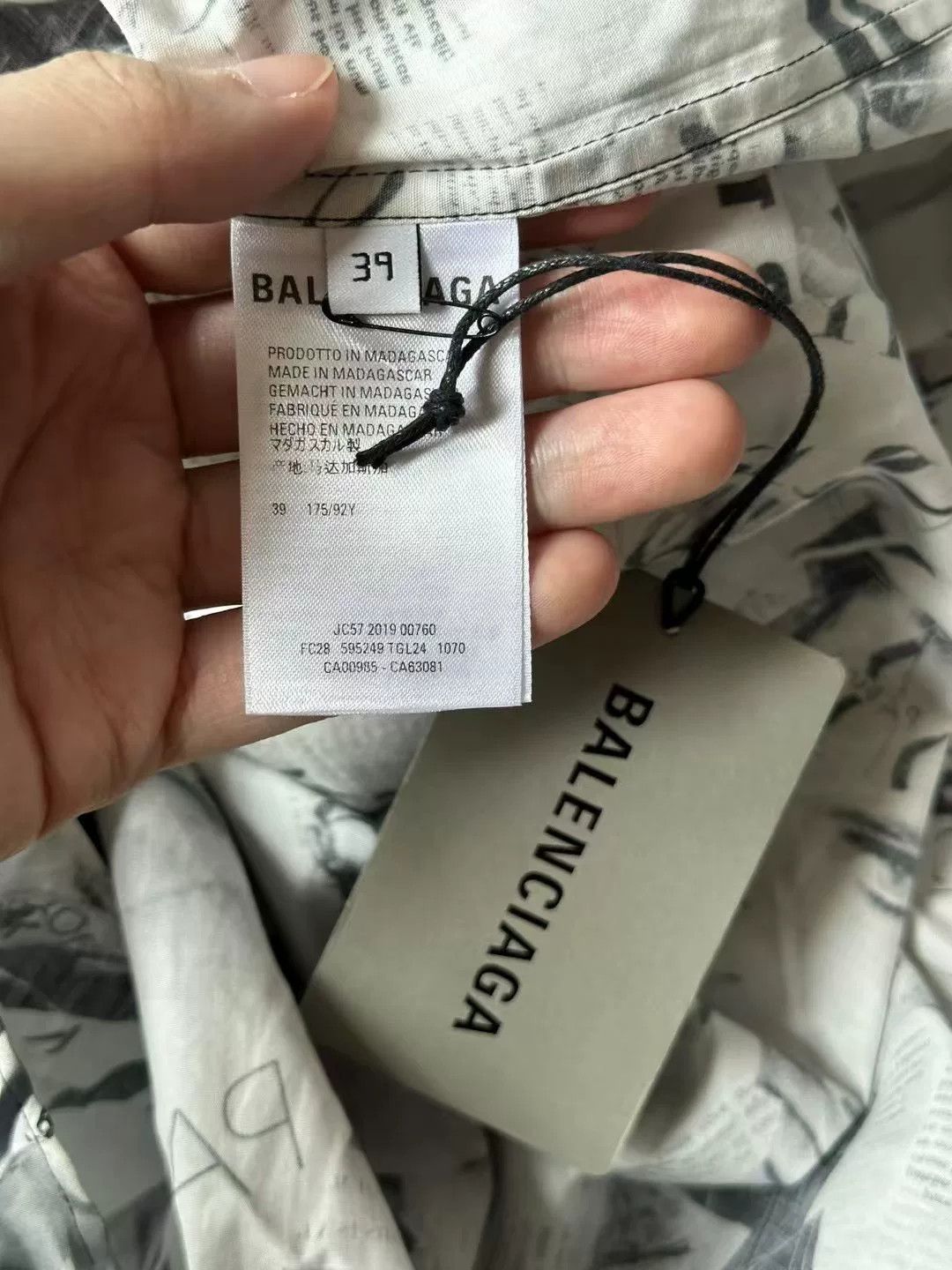 Balenciaga Balenciaga Newspaper Print Shirt Size US XL / EU 56 / 4 - 4 Thumbnail
