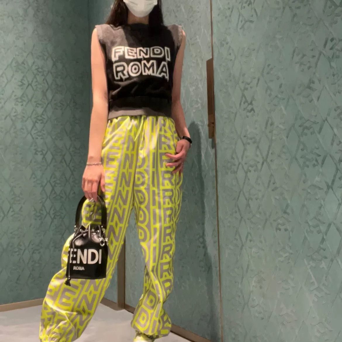 Fendi fendi capsule collection printed jogger pants Size US 26 / EU 42 - 2 Thumbnail