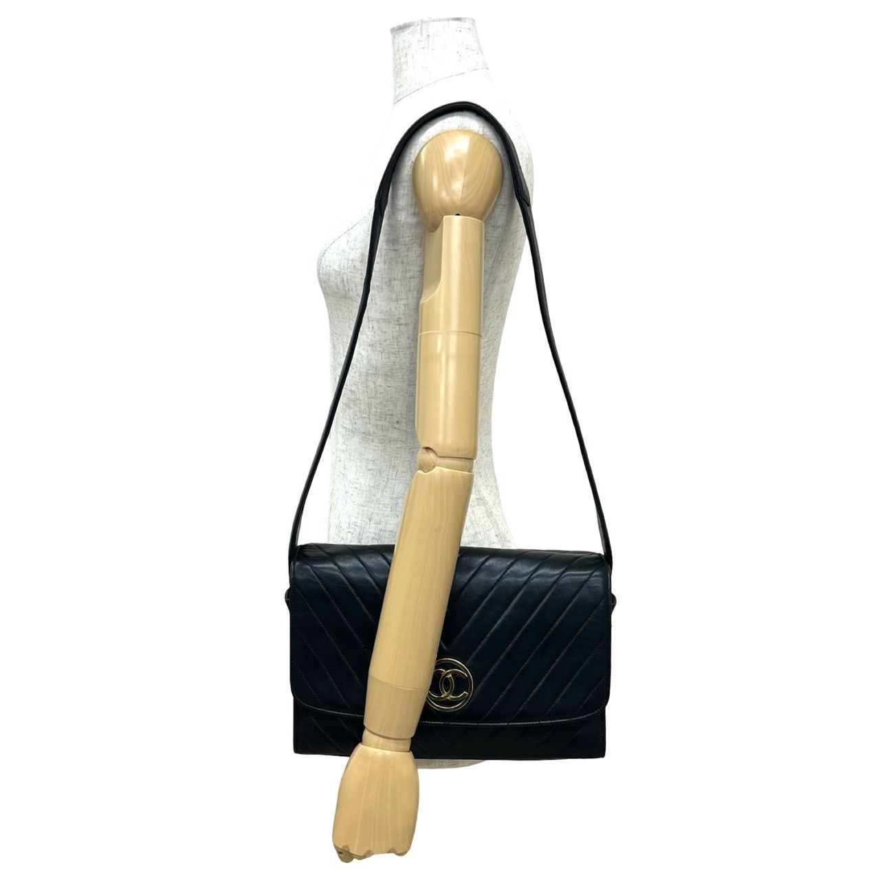 Chanel Chanel Chanel V Stitch Lambskin Shoulder Bag Leather Shoulder Bag DUTY FREE for USA Size ONE SIZE - 3 Thumbnail