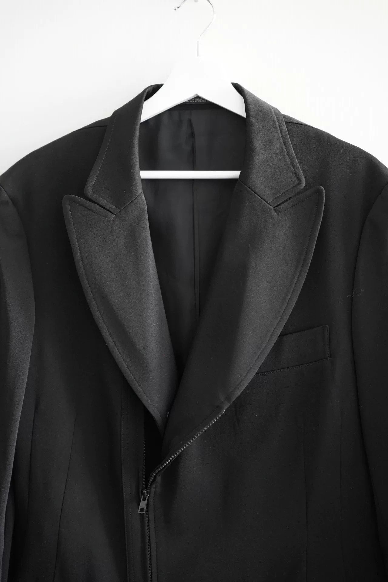 Yohji Yamamoto yohji yamamoto black suit with red cuffs Size US S / EU 44-46 / 1 - 5 Thumbnail
