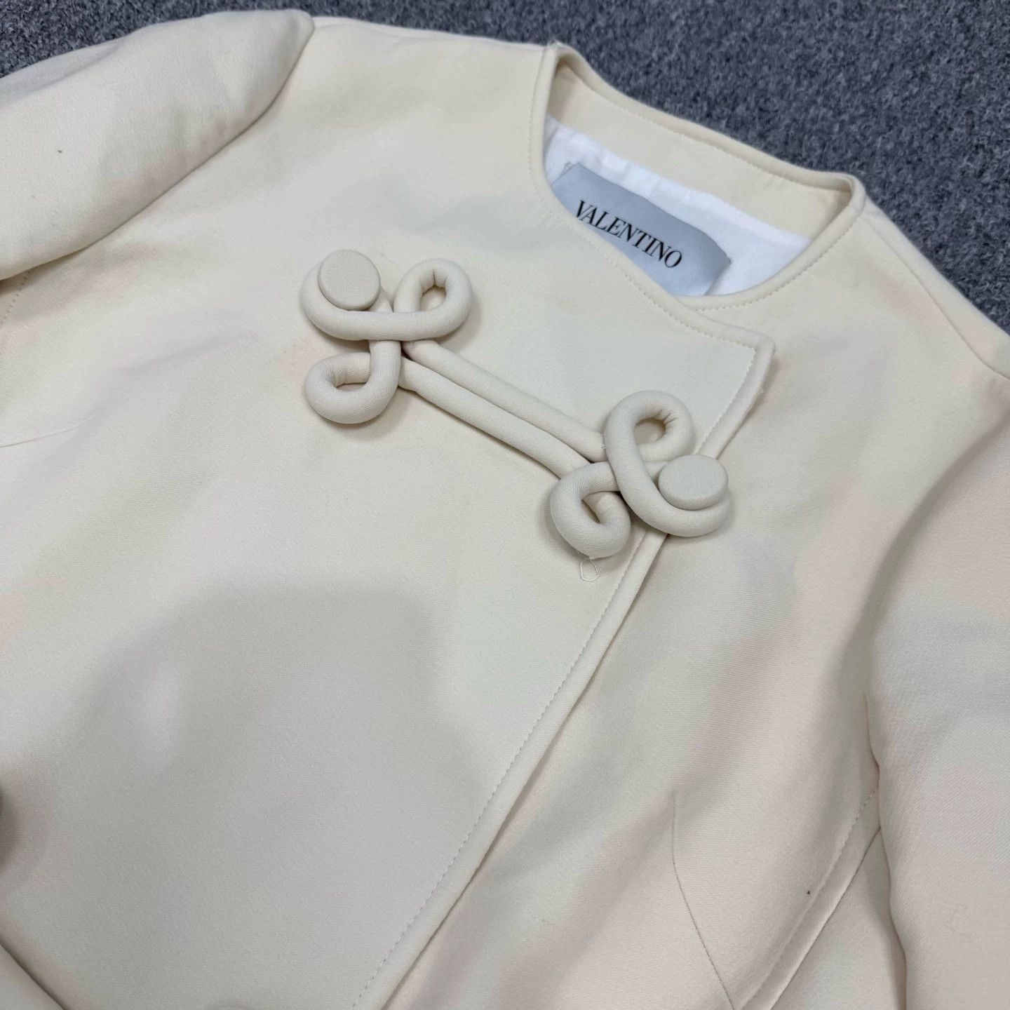 Valentino Valentino Wool Coat with Chinese Knot Size US M / EU 48-50 / 2 - 3 Thumbnail