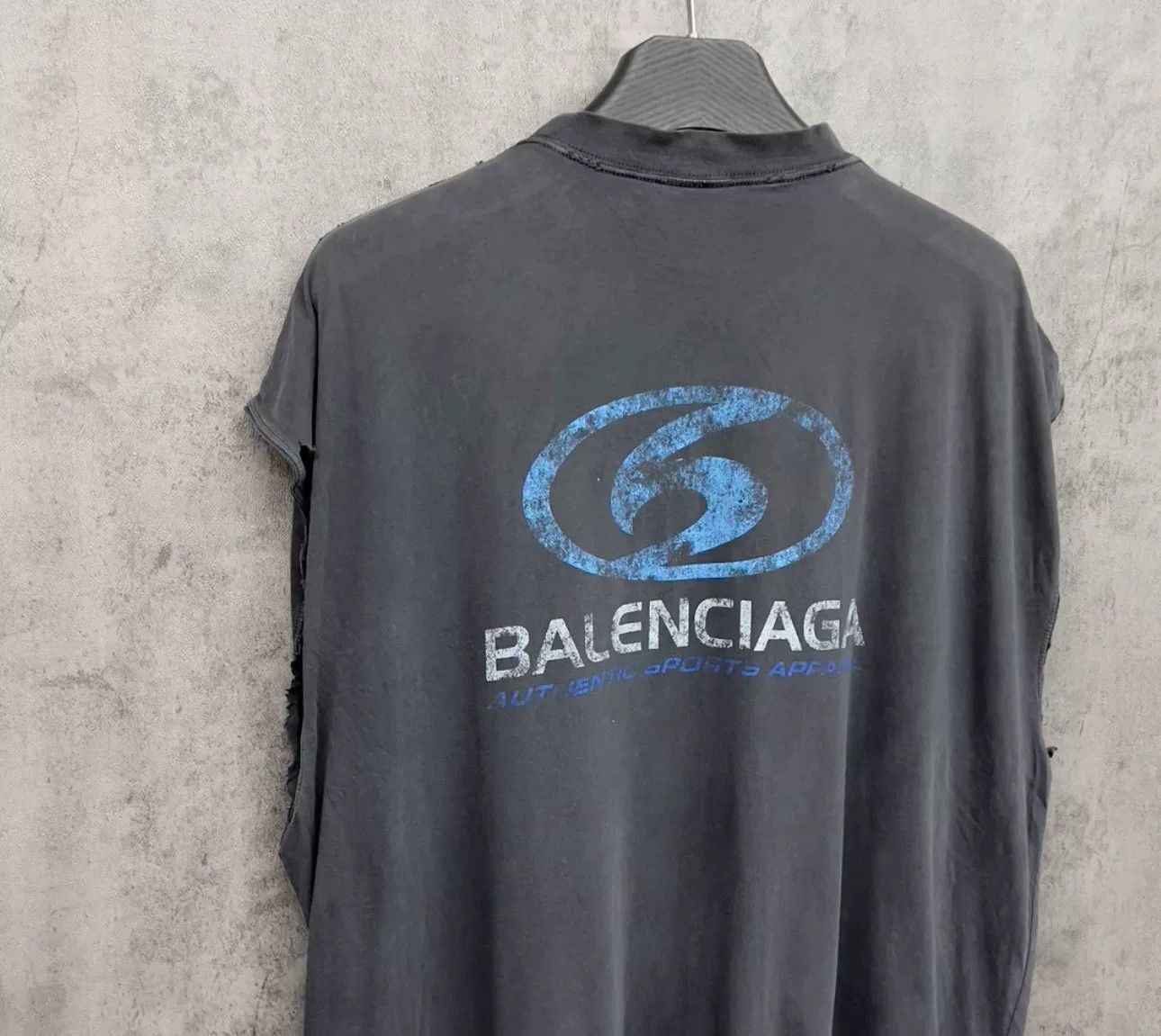 Balenciaga Balenciaga Distressed Logo Sleeveless Vest Size US S / EU 44-46 / 1 - 2 Thumbnail