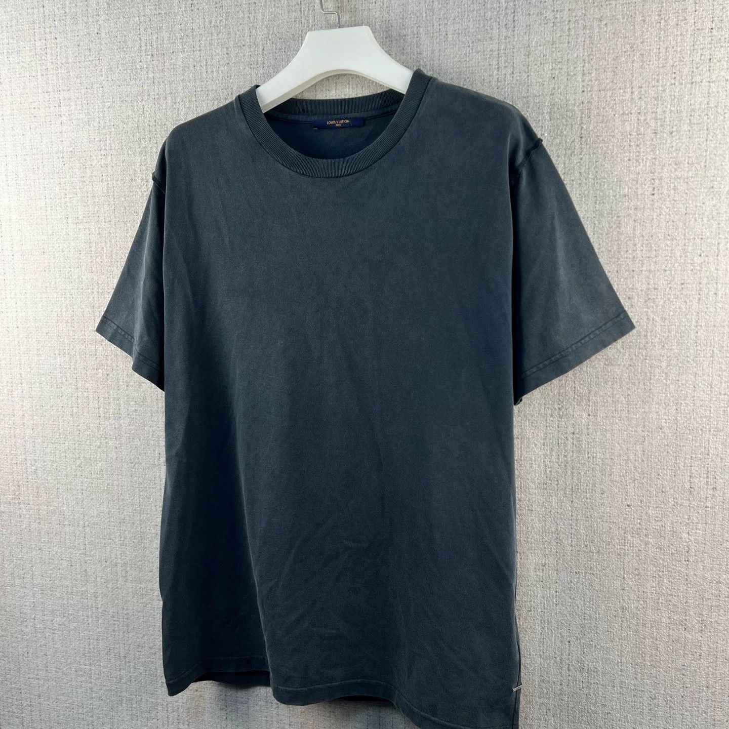 Louis Vuitton LOUIS VUITTON FW21 Solid Back Logo Tee Size US XL / EU 56 / 4 - 2 Thumbnail
