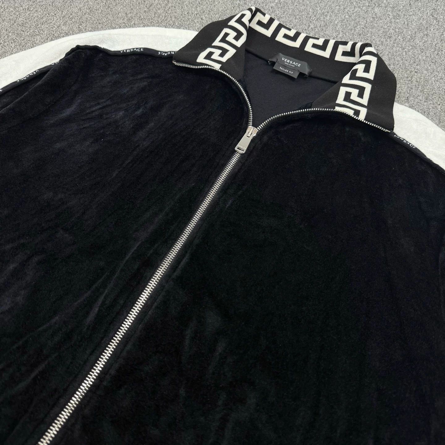 Versace Versace Greek Key Velvet Jacket Size US M / EU 48-50 / 2 - 3 Thumbnail