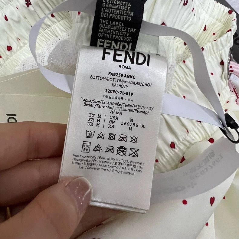 Fendi FENDI Heart Logo White Shorts Size US 38 / EU 54 - 5 Thumbnail