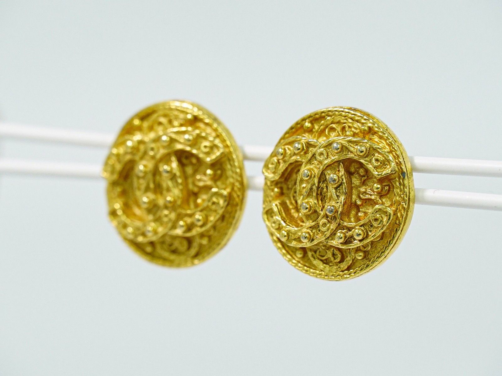 Chanel Chanel Vintage CC Round Clip-On Earrings Metal Size ONE SIZE - 7 Thumbnail