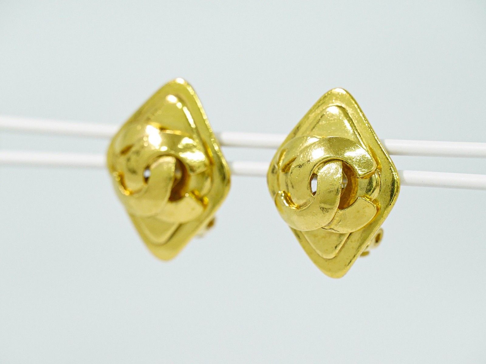 Chanel Chanel Vintage CC Diamond Shape Clips-On Earrings Gold-Plated Size ONE SIZE - 4 Thumbnail