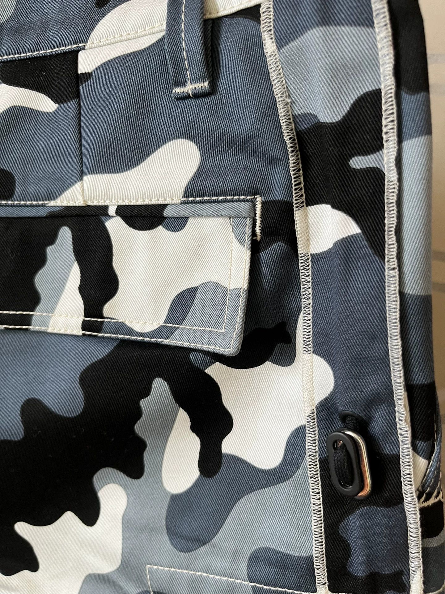 Valentino Valentino Camouflage Cargo Shorts Size US 34 / EU 50 - 8 Thumbnail