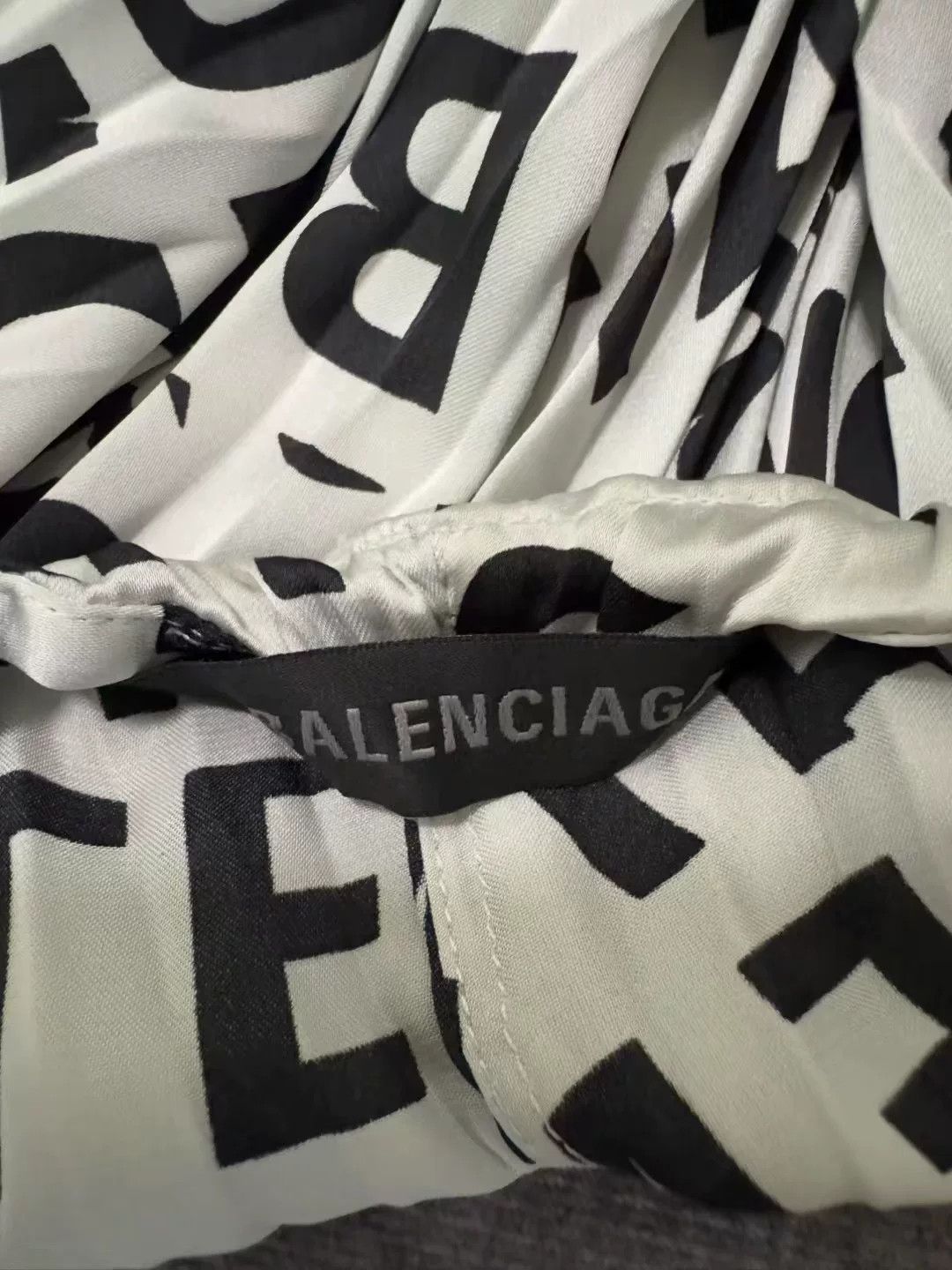 Balenciaga Balenciaga Logo Pleated Skirt Size US 34 / EU 50 - 4 Thumbnail