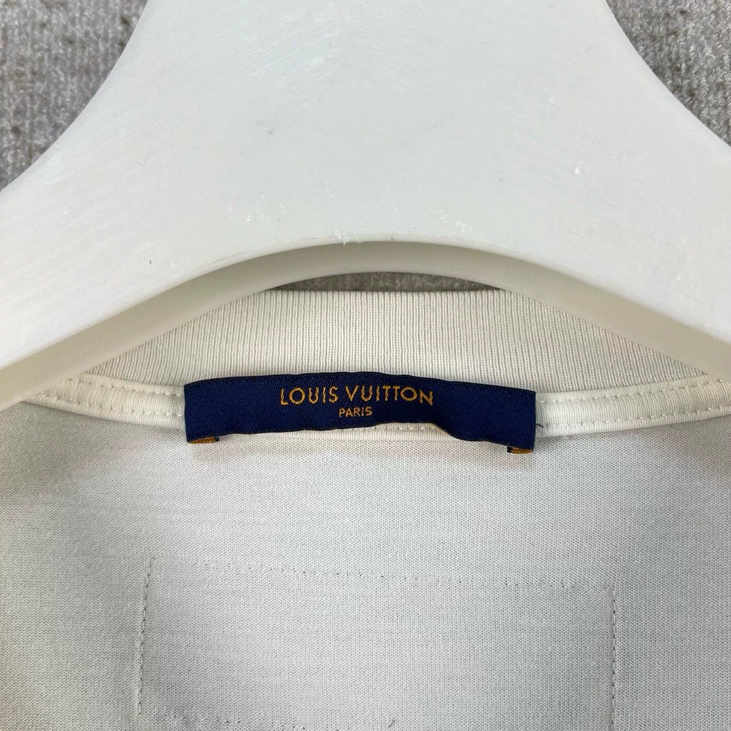 Louis Vuitton Louis Vuitton Neon Worker Print T-Shirt Size US L / EU 52-54 / 3 - 4 Thumbnail