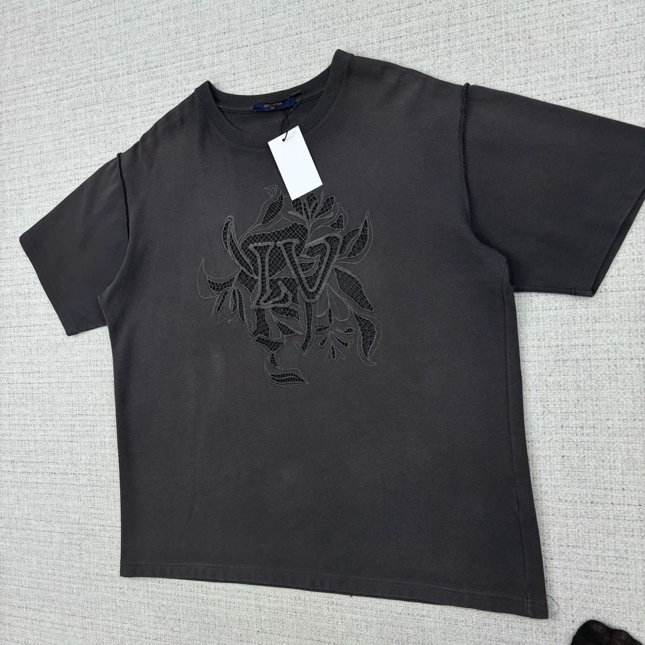 Louis Vuitton Louis Vuitton Floral Cutout Short Sleeve Tee Size US XXL / EU 58 / 5 - 3 Thumbnail