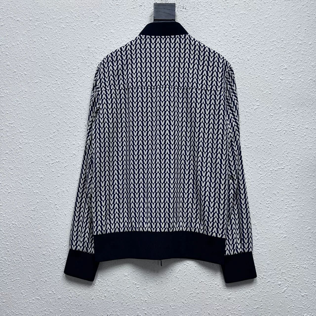 Valentino Valentino V Logo Print Jacket Size US S / EU 44-46 / 1 - 2 Thumbnail