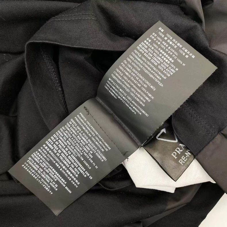 Prada Prada 23SS Logo Patch Short Sleeve Tee Size US XS / EU 42 / 0 - 5 Thumbnail