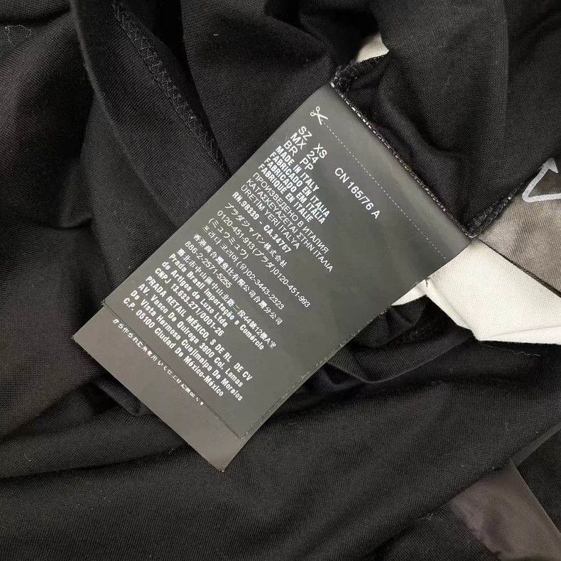 Prada Prada 23SS Logo Patch Short Sleeve Tee Size US XS / EU 42 / 0 - 4 Thumbnail
