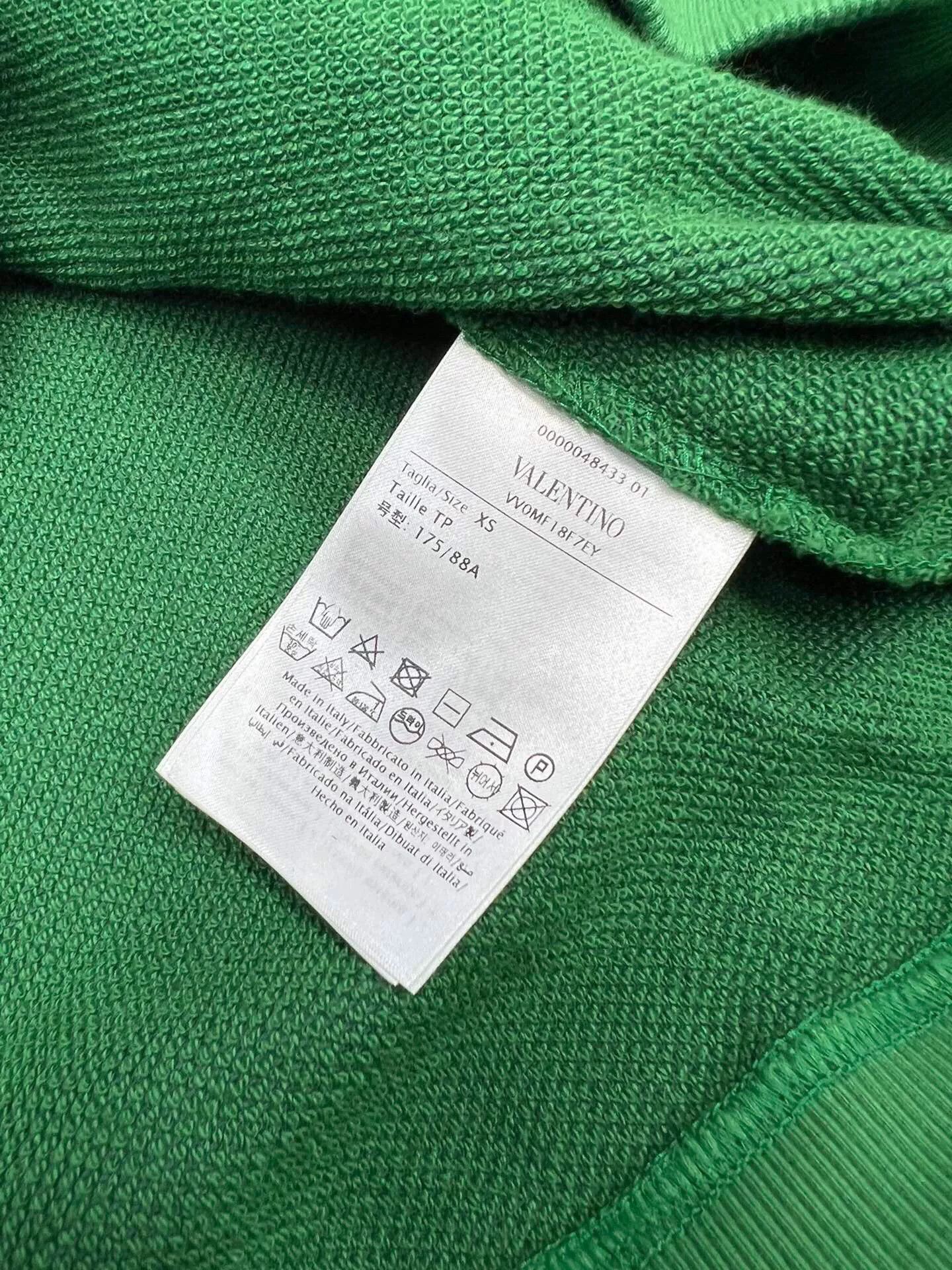 Valentino Valentino Badge Logo Hoodie Sweatshirt Size US M / EU 48-50 / 2 - 7 Thumbnail