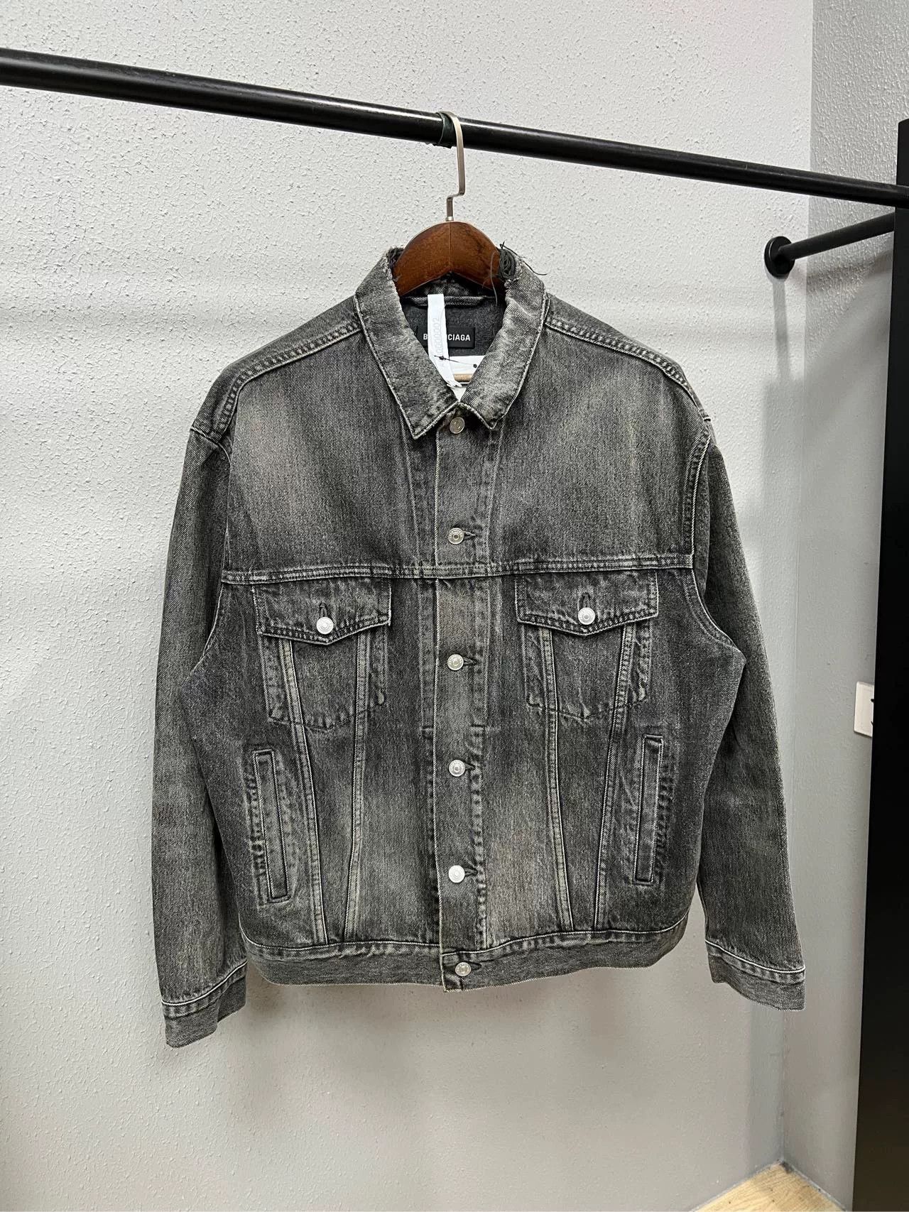 Balenciaga Balenciaga Red Logo Denim Jacket Size US L / EU 52-54 / 3 - 2 Thumbnail