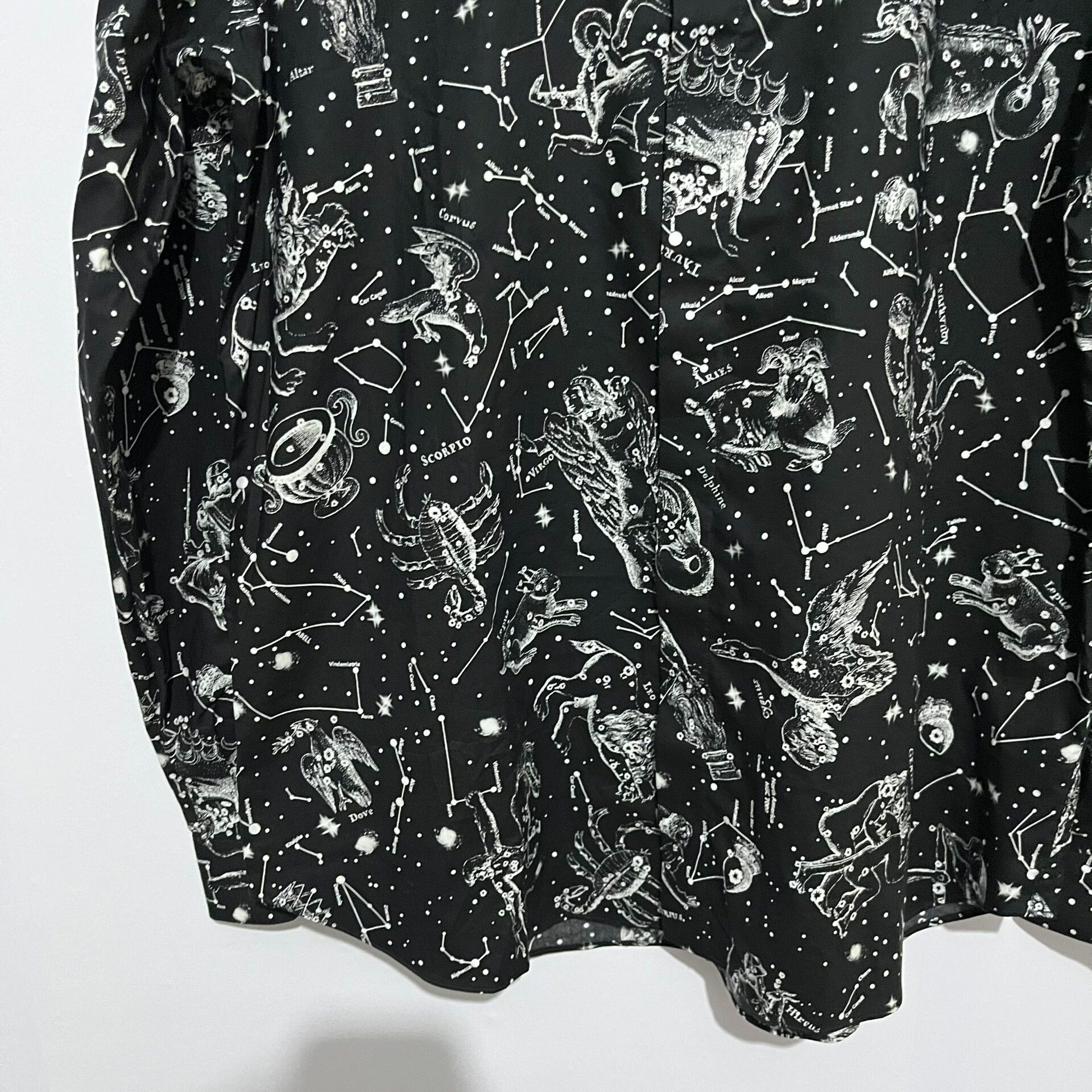 Valentino valentino constellation collar men's shirt Size US L / EU 52-54 / 3 - 3 Thumbnail