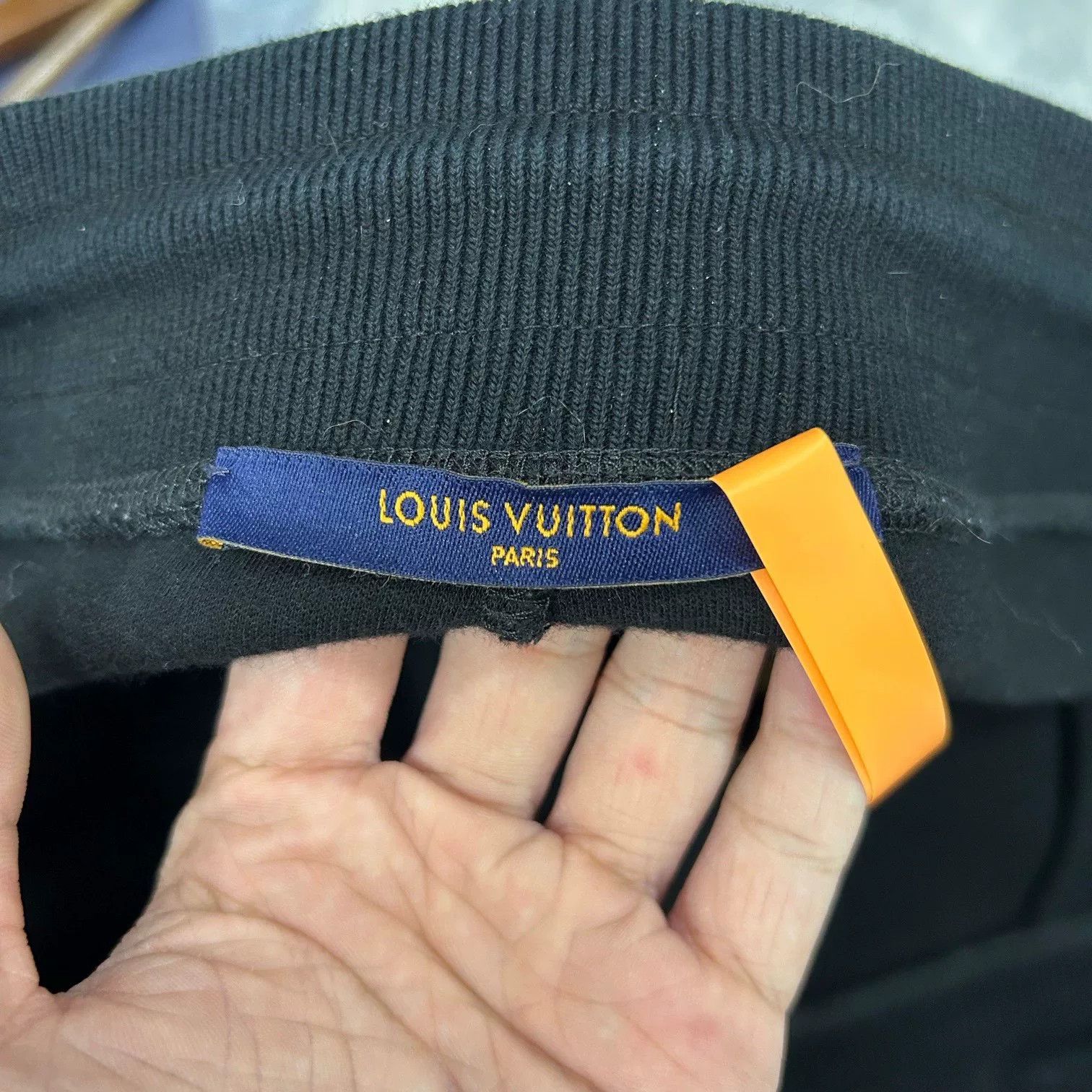 Louis Vuitton Louis Vuitton Black Logo Casual Shorts Size US 26 / EU 42 - 4 Thumbnail