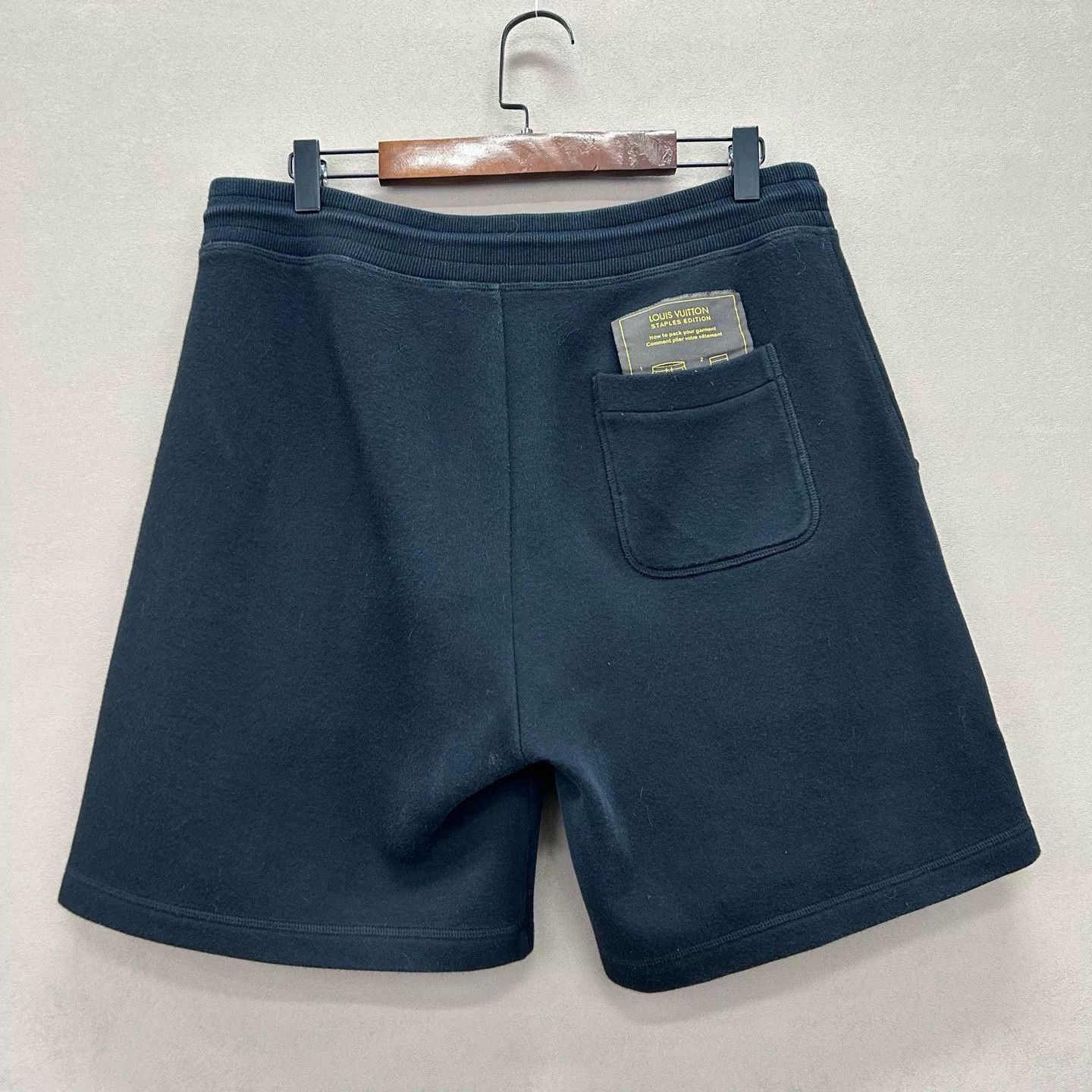 Louis Vuitton Louis Vuitton Black Logo Casual Shorts Size US 26 / EU 42 - 2 Thumbnail