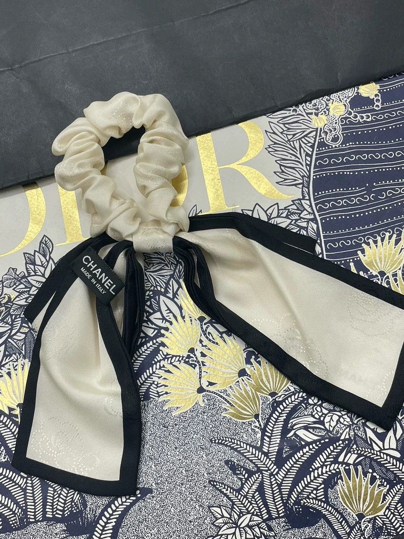 Chanel Chanel White Black Bow Silk Scrunchie Size ONE SIZE - 4 Thumbnail