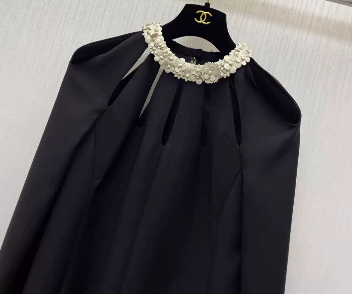 Valentino Valentino Runway Black Dress Size 38 Size US M / EU 48-50 / 2 - 2 Thumbnail