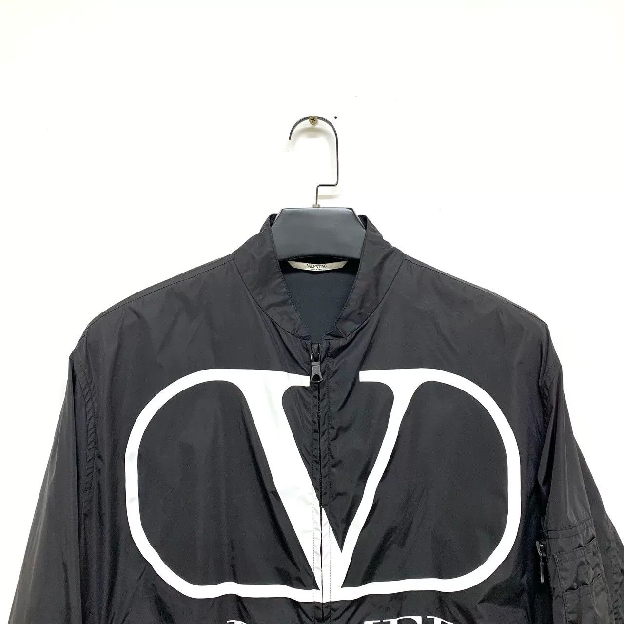 Valentino Valentino Chest Logo Windbreaker Jacket Size US XL / EU 56 / 4 - 5 Thumbnail