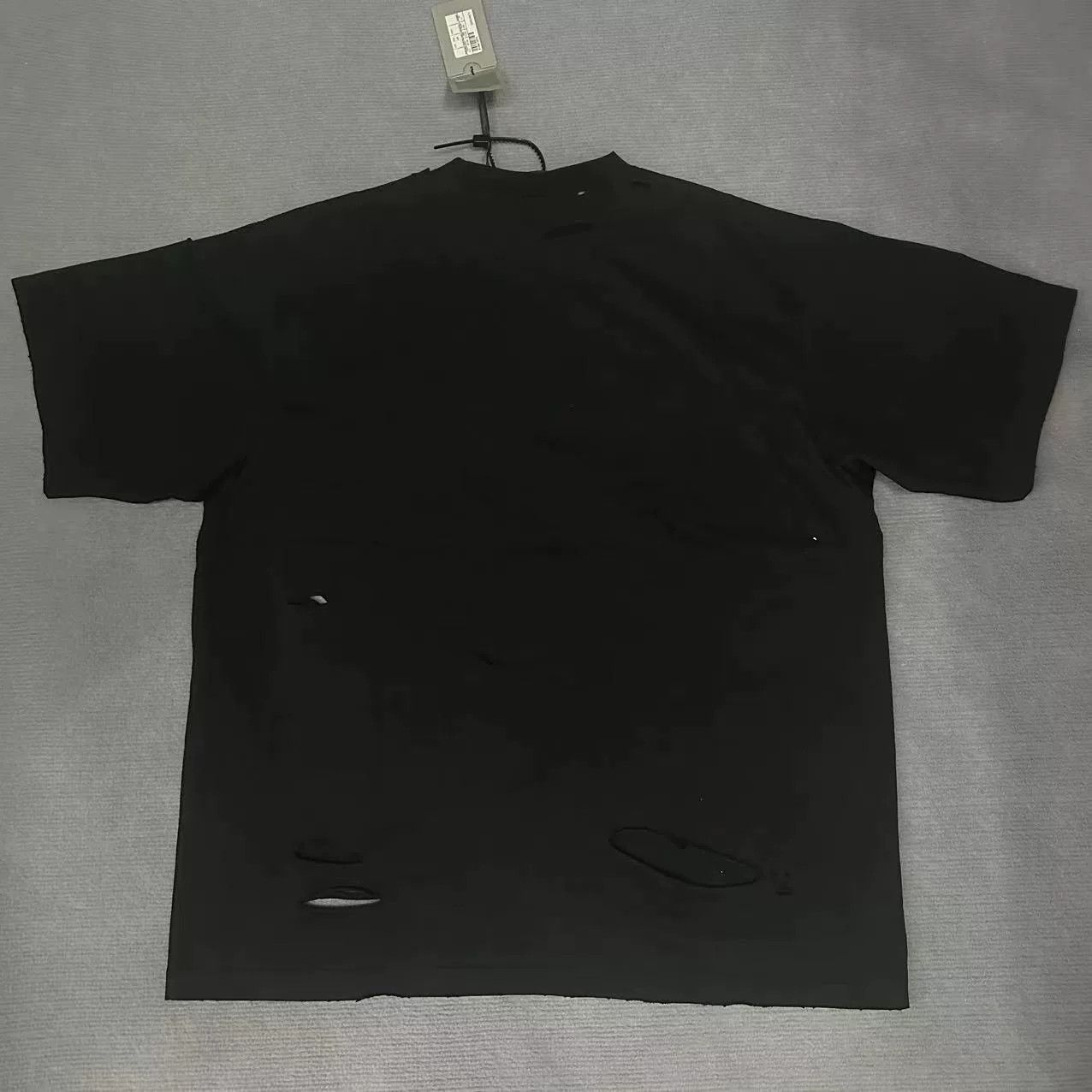 Balenciaga Balenciaga Letter Print Hole Short Sleeve T-shirt Size US M / EU 48-50 / 2 - 2 Thumbnail
